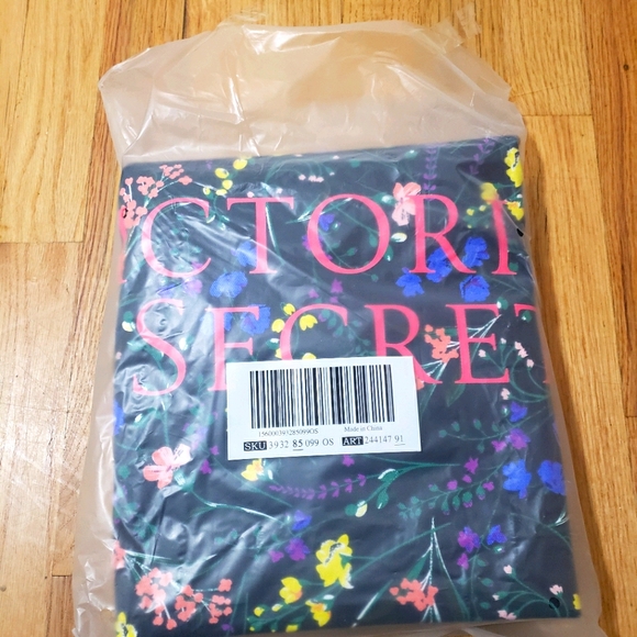 Victoria's secret floral weekender tote bag - Picture 3 of 6